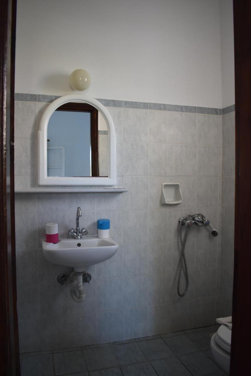 Alisahni Hotel Vári Eksteriør billede